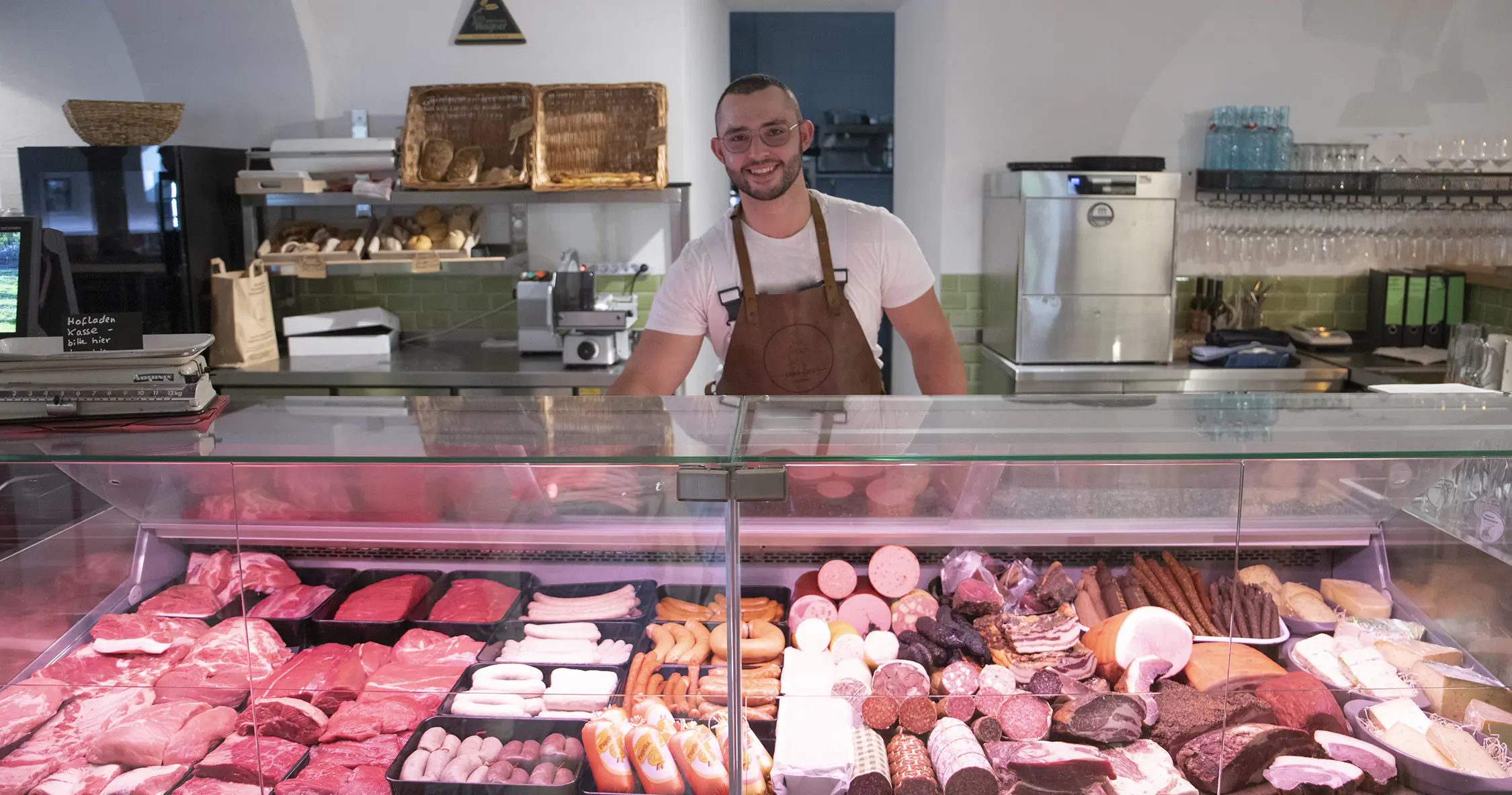Glückliche Schweine bei Land.Luft in Leberfing (Niederbayern) - www.tierglueck.landluft.bio